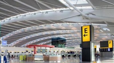 Βρετανία: Mεγάλες καθυστερήσεις στα αεροδρόμια λόγω προβλήματος με το ηλεκτρονικό σύστημα συνοριακού ελέγχου
