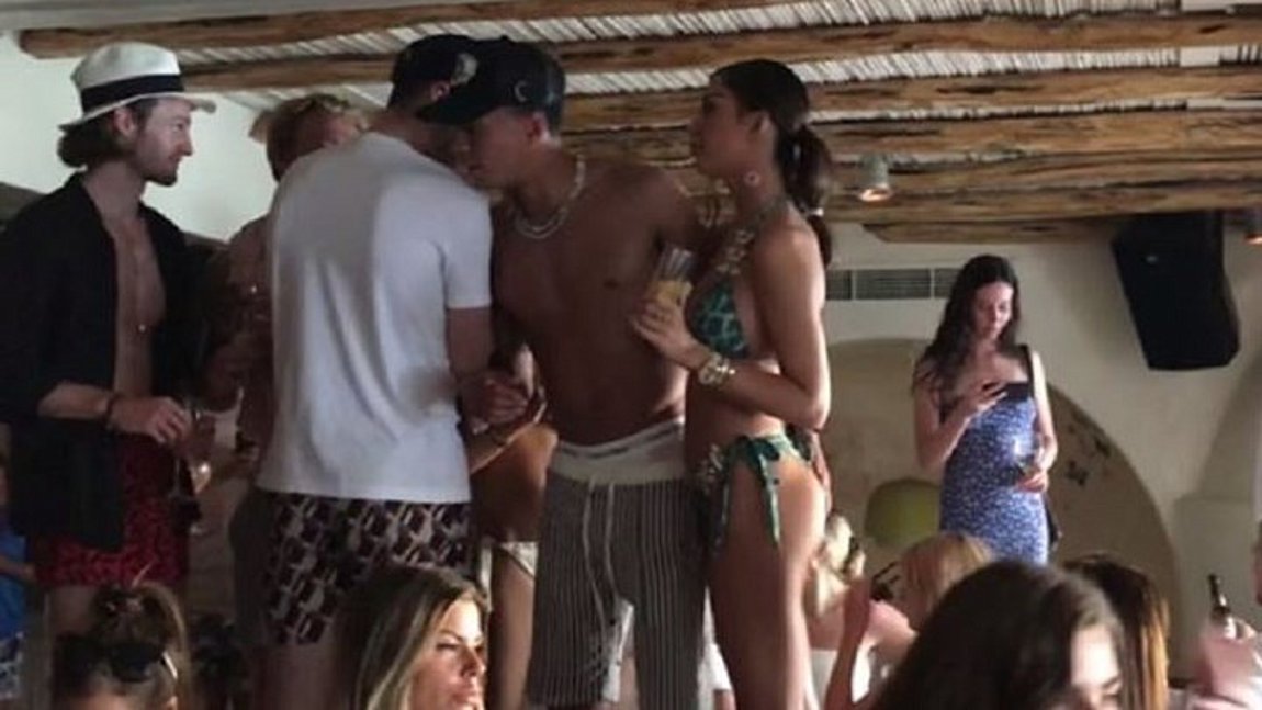 Headline and og_title dont match for _556137