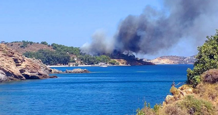 Τι λέει ο δήμαρχος Λέρου στο enikos.gr για την πυρκαγιά που ξέσπασε στο νησί
