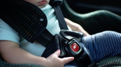 Βόλος: Γονείς έψαχναν το μωρό τους αλλά το είχαν ξεχάσει κλειδωμένο στο αυτοκίνητο
