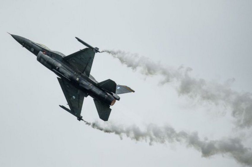 Βελγικό F-16 συνετρίβη στη Γαλλία - Ο πιλότος «πιάστηκε» σε καλώδια υψηλής τάσης