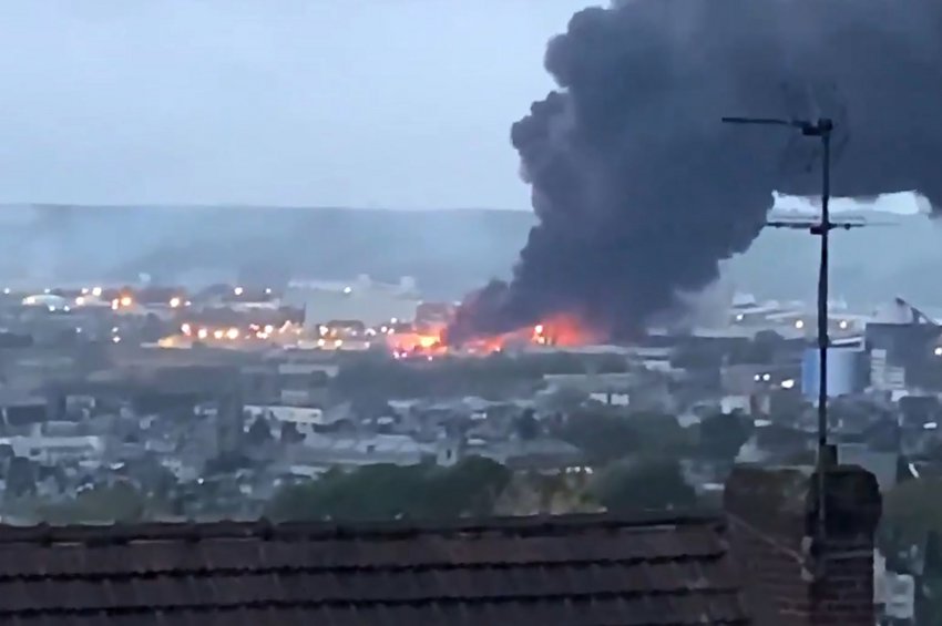 Περιορίσθηκε η πυρκαγιά σε χημικό εργοστάσιο στη Ρουέν - Αγωνία για την μόλυνση του Σηκουάνα