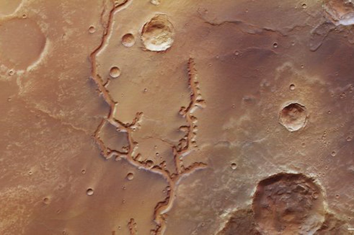 Νέες φωτογραφίες από κοιλάδες του Άρη όπου κάποτε κυλούσαν ποτάμια