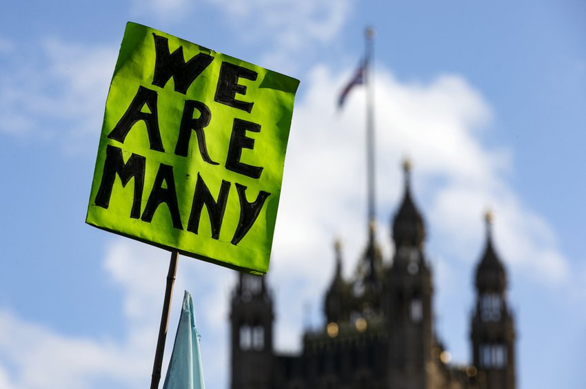 Brexit: Χιλιάδες διαδηλωτές πανηγύρισαν στο Λονδίνο για το αποτέλεσμα στο κοινοβούλιο