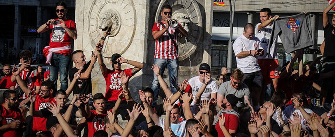 Κοινή πορεία οπαδών Ολυμπιακού και Ερυθρού Αστέρα προς το «Καραϊσκάκη»