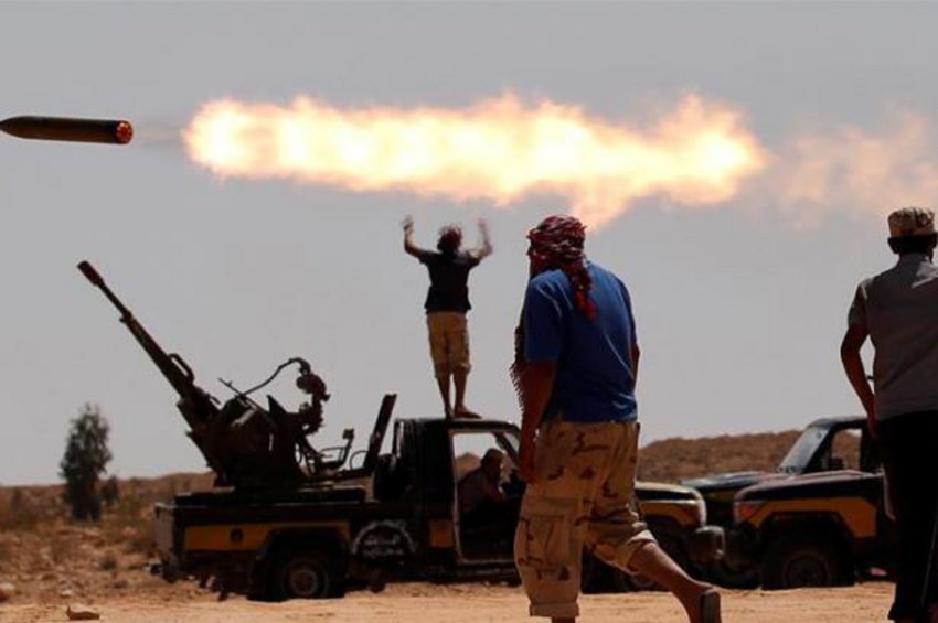 Σφοδρές μάχες στη Λιβύη: Ο Χαφτάρ προχωρά προς την Τρίπολη