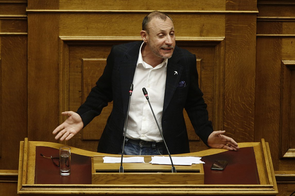 Γρηγοριάδης: «Υποδειγματικοί αιχμάλωτοι» και η σημερινή και η προηγούμενη κυβέρνηση