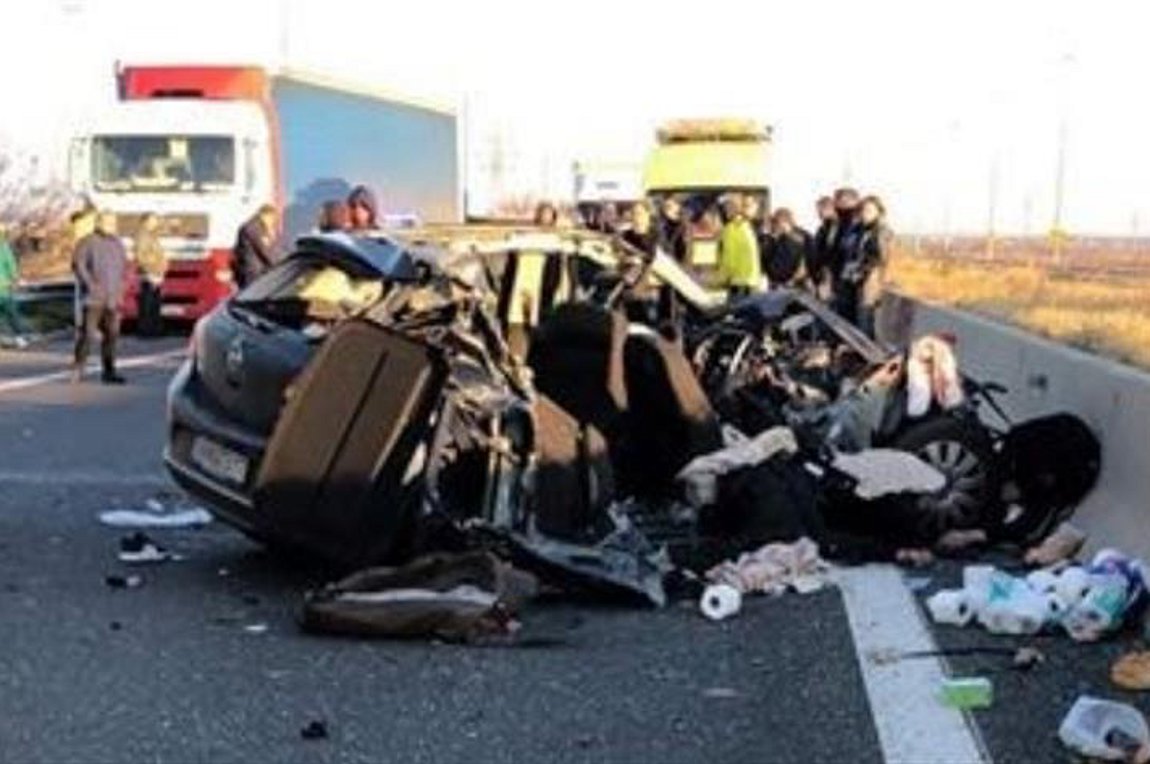 Τραγωδία στην άσφαλτο με νεκρούς και τραυματίες – ΙΧ συγκρούστηκε με νταλίκα