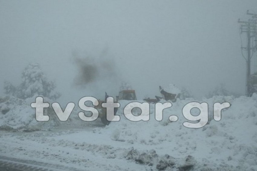 Εύβοια: Χωρίς ρεύμα έμειναν αρκετές περιοχές - Ξεπέρασε τα δύο μέτρα το χιόνι