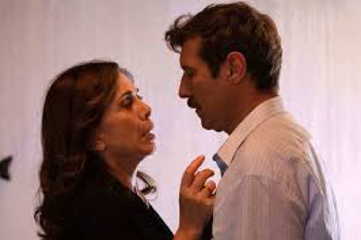 Άγριες Μέλισσες: Η αποκάλυψη της Ασημίνας για τη σχέση Μυρσίνης – Κυπραίου