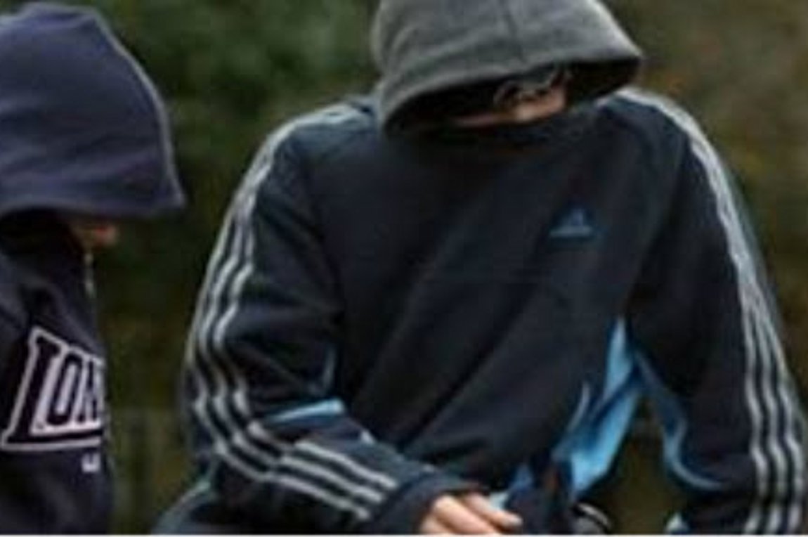 Συνελήφθησαν 3 ανήλικοι που επιτέθηκαν σε συνομήλικό τους στη Βούλα