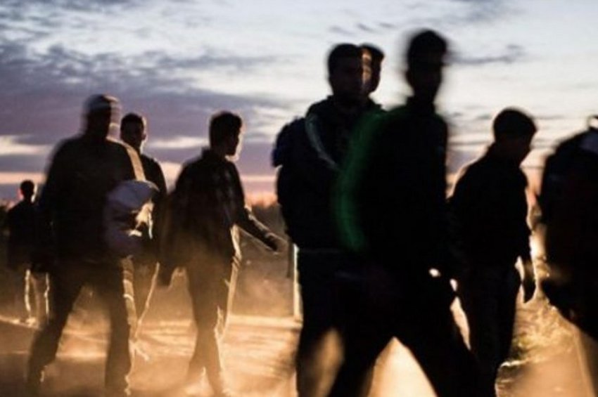 Ενταση και χημικά στον Εβρο - Εγκλωβισμένοι μετανάστες προσπαθούν να  περάσουν τα σύνορα – ΒΙΝΤΕΟ