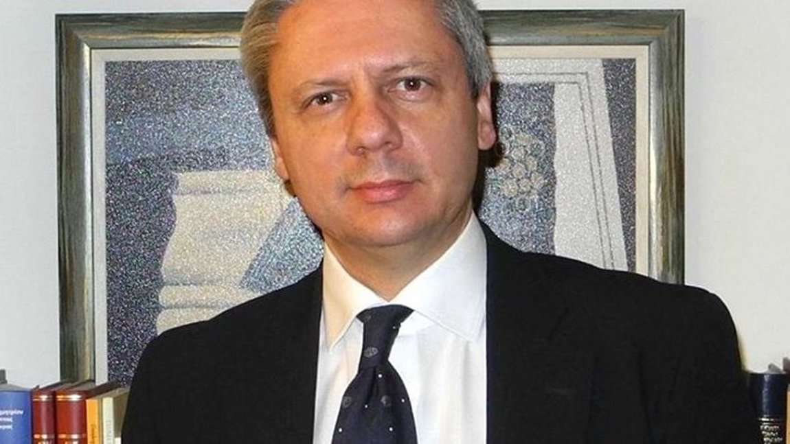 Ο καθηγητής Ψυχιατρικής Πέτρος Σκαπινάκης στον Realfm εξηγεί πώς αντιμετωπίζουμε φοβίες και πανικό για τον κορωνοϊό