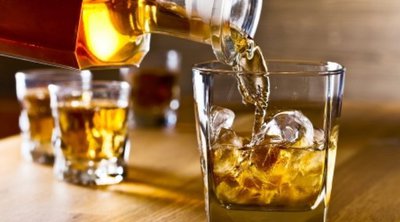 Μελέτη: Το αλκοόλ αυξάνει τον κίνδυνο καρδιακής νόσου, ιδίως στις γυναίκες