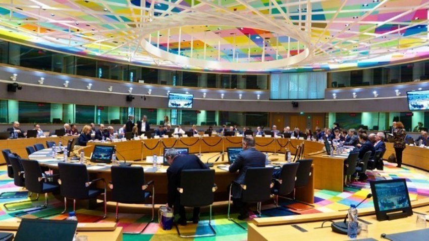 Μέτρα και χρηματοδότηση μέσω ESM για την ενίσχυση της οικονομίας προκρίνει το Eurogroup