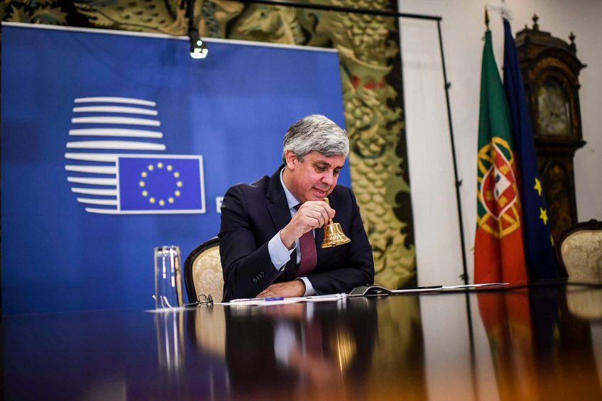 Ολονύχτιες μαραθώνιες συζητήσεις στο Eurogroup, με διακοπές και πυρετώδεις διμερείς επαφές