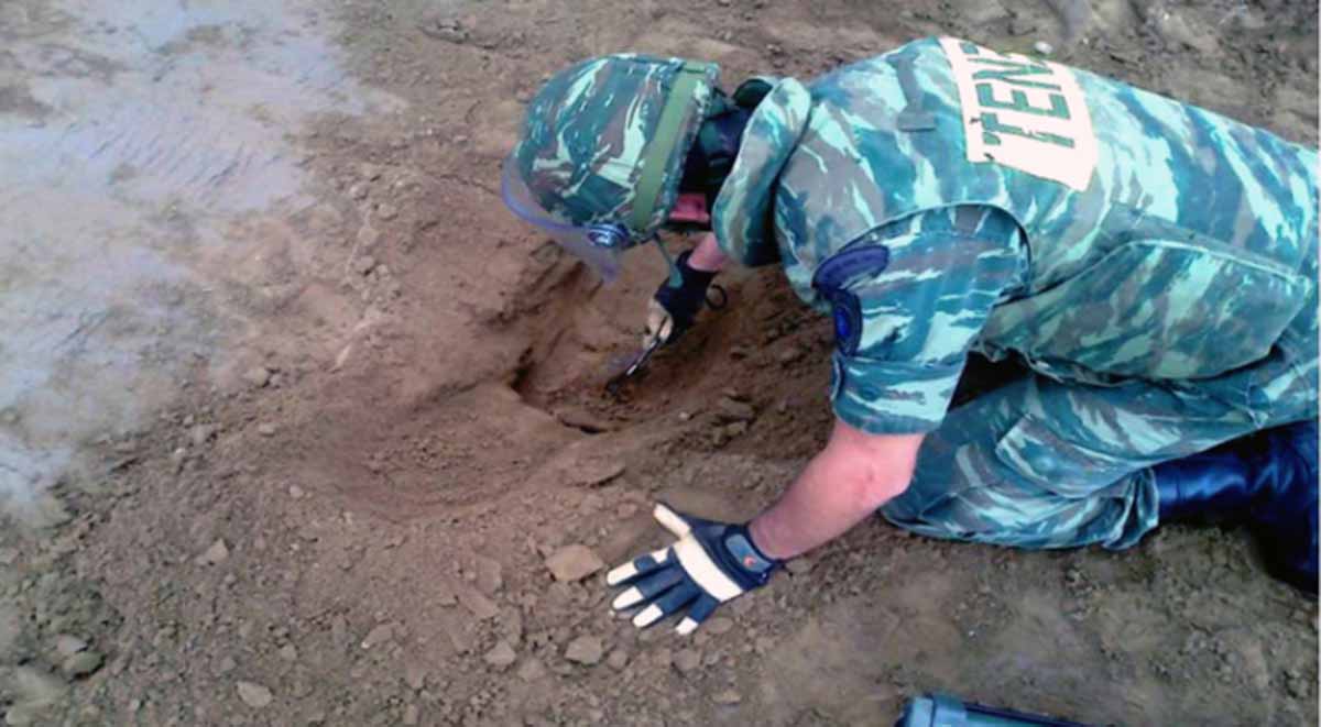 Θερμοπύλες: Αγρότης έσκαβε στο χωράφι του και βρήκε χειροβομβίδες |  ενότητες, κοινωνία | Real.gr
