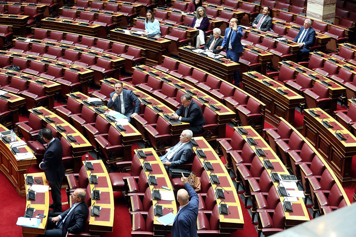 Καυγάς Βελόπουλου-Νεοδημοκρατών για τον Τσιόδρα – Απίστευτες εκφράσεις στην Ολομέλεια