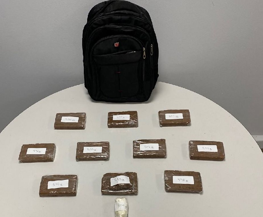 Μετέφερε 5 κιλά ηρωΐνη μέσα στο σακίδιό του