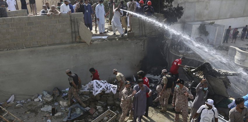 Αεροπορική τραγωδία στο Πακιστάν: Τα μαύρα κουτιά και οι θέσεις των δύο επιζώντων