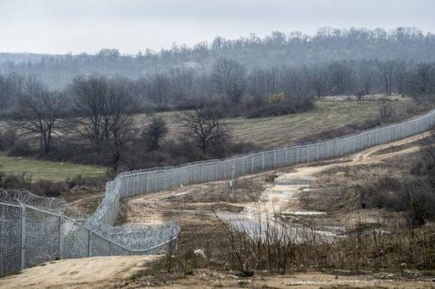 Πέτσας: Τα σύνορα στον Έβρο δεν αλλάζουν - Θα ολοκληρώσουμε γρήγορα τον φράχτη
