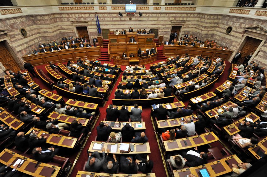 Ένταση στη Βουλή με αφορμή μήνυση περί εσχάτης προδοσίας για τη Συμφωνία των Πρεσπών