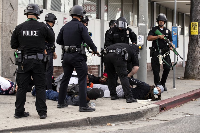 Ταραχές στις ΗΠΑ: Τέσσερις αστυνομικοί τραυματίστηκαν από σφαίρες στο Σεντ Λούις του Μιζούρι