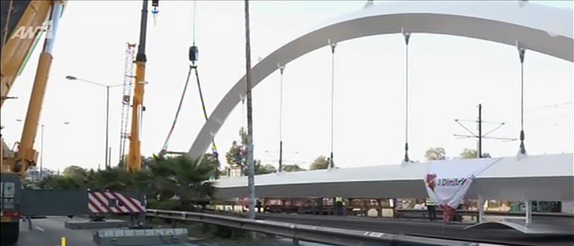 Κλειστή η Ποσειδώνος για την εγκατάσταση πεζογέφυρας – ΒΙΝΤΕΟ