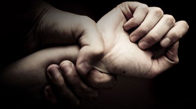 «Με παρέσυρε ο διάβολος»: Καταδίκη 73χρονου πατέρα για βιασμό της ανάπηρης κόρης του