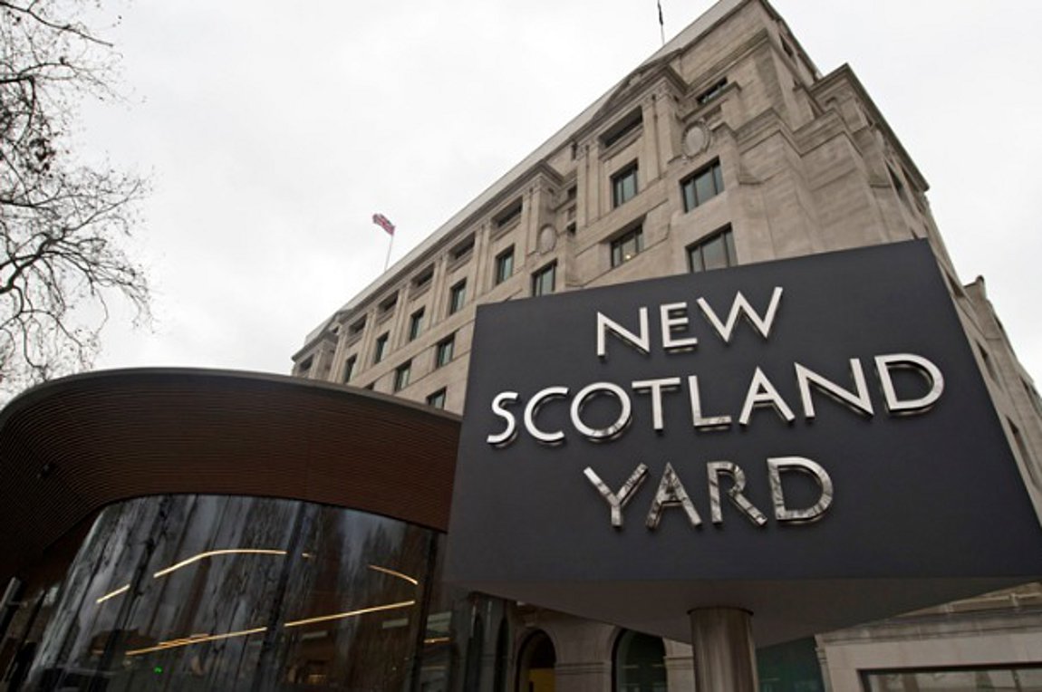 Βρετανία: Συλλήψεις και κατασχέσεις όπλων σε εφόδους σε παράνομα πάρτι