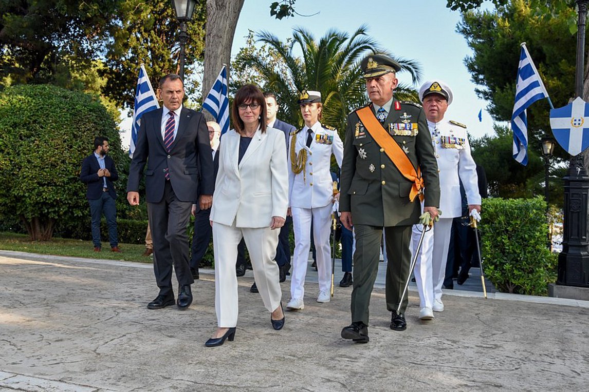 Η Πρόεδρος της Δημοκρατίας επέδωσε τα ξίφη στους νέους και νέες ανθυποσμηναγούς