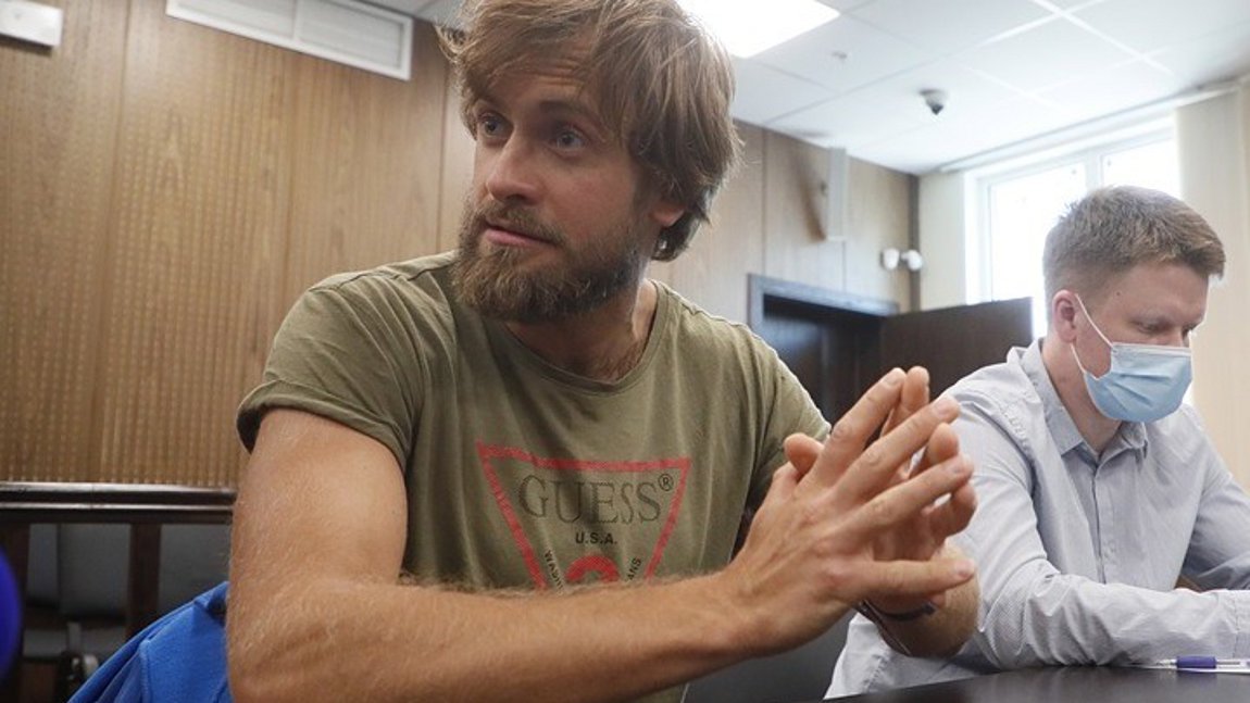 Στη Μόσχα συνέλαβαν εκ νέου τον εκδότη της ιστοσελίδας Mediazona Πιότρ Βερζίλοφ