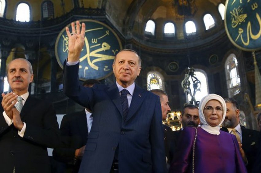 Ο Ερντογάν με την Αγία Σοφία επιχειρεί να… γκρεμίσει την Τουρκία