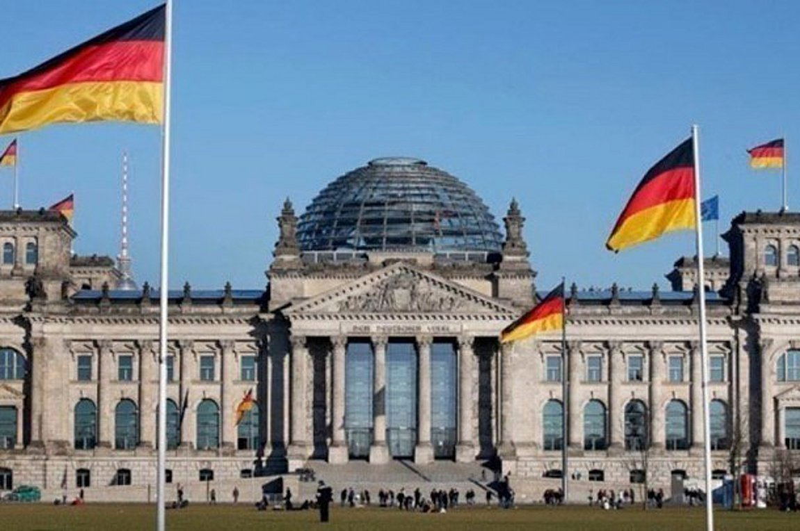 Βερολίνο: Τριμερής με τη συμμετοχή Ελλάδας, Τουρκίας και Γερμανίας – Τι συζητήθηκε