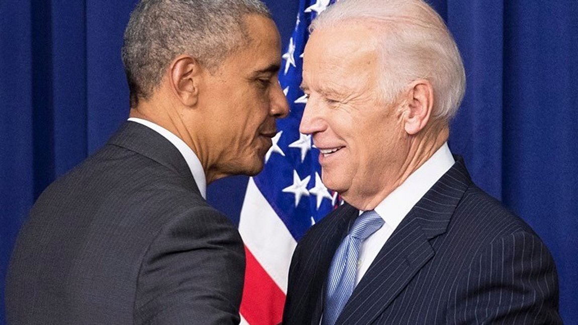 Ο Μπαράκ Ομπάμα επαινεί τον Τζο Μπάιντεν