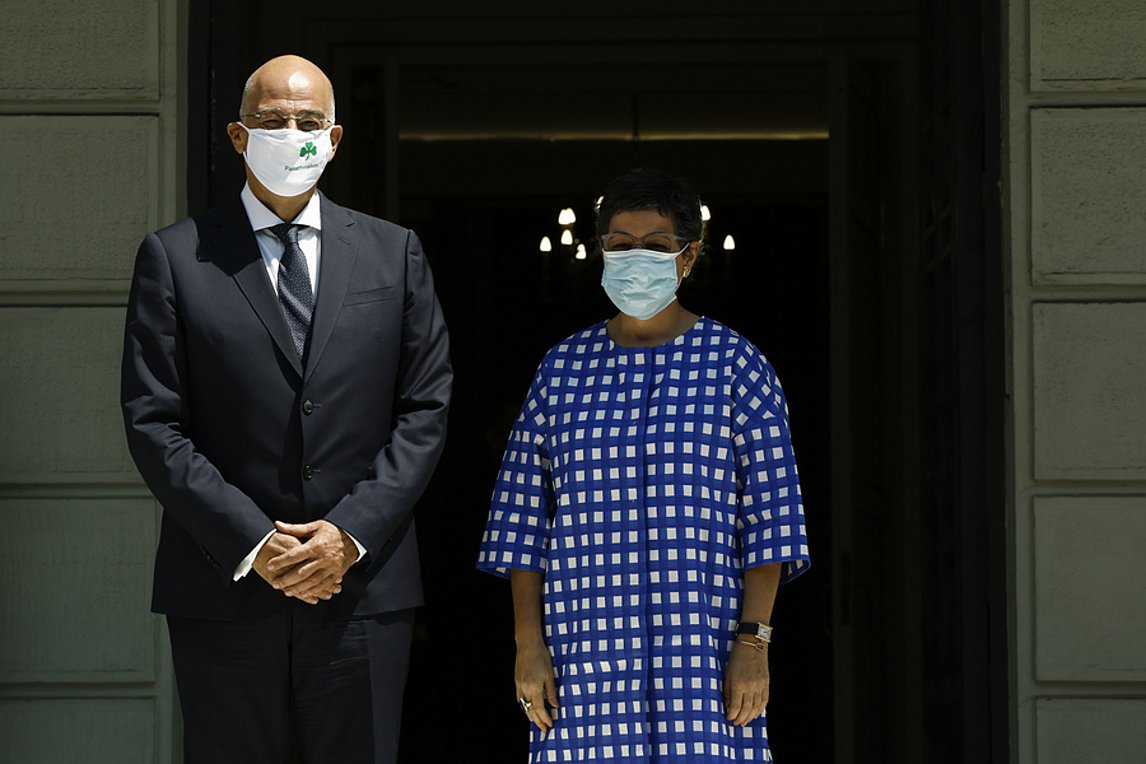 Με μάσκα του Παναθηναϊκού ο Δένδιας στη συνάντηση με την ισπανίδα ΥΠΕΞ