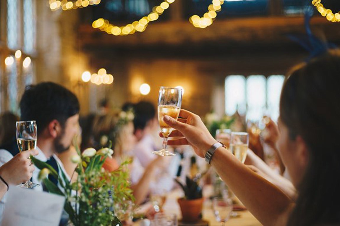 Κορωνοϊός: Αρχίζουν έλεγχοι σε γάμους και βαφτίσια