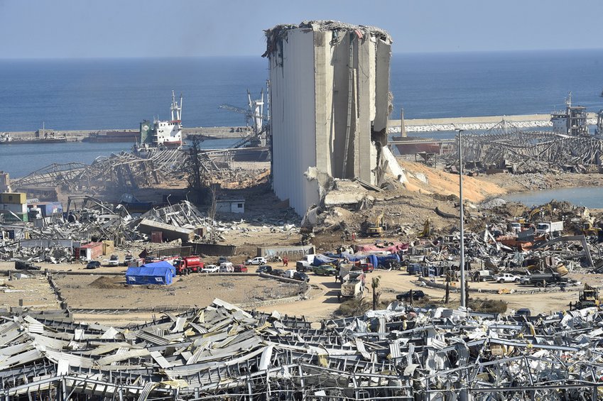 Φονική έκρηξη στη Βηρυτό: Τέσσερις ημέρες προθεσμία για να καταλογιστούν ευθύνες – Στον Λίβανο ο Μακρόν