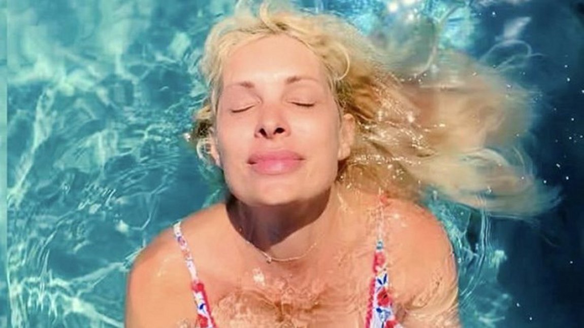 Ελένη Μενεγάκη – Χαλαρώνει στο σκάφος: Ο χρόνος πια δεν με κυνηγά