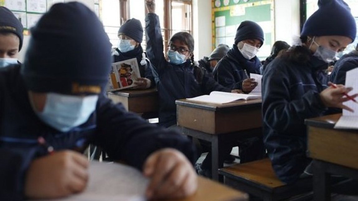 Κορωνοϊός: Στις ηλικίες 4-18 το 33% των κρουσμάτων