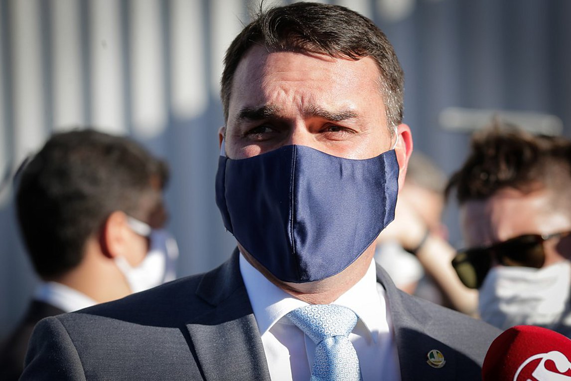 Βραζιλία: Θετικός στον κορωνοϊό μεγαλύτερος γιος του προέδρου Μπολσονάρο, γερουσιαστής Φλάβιο