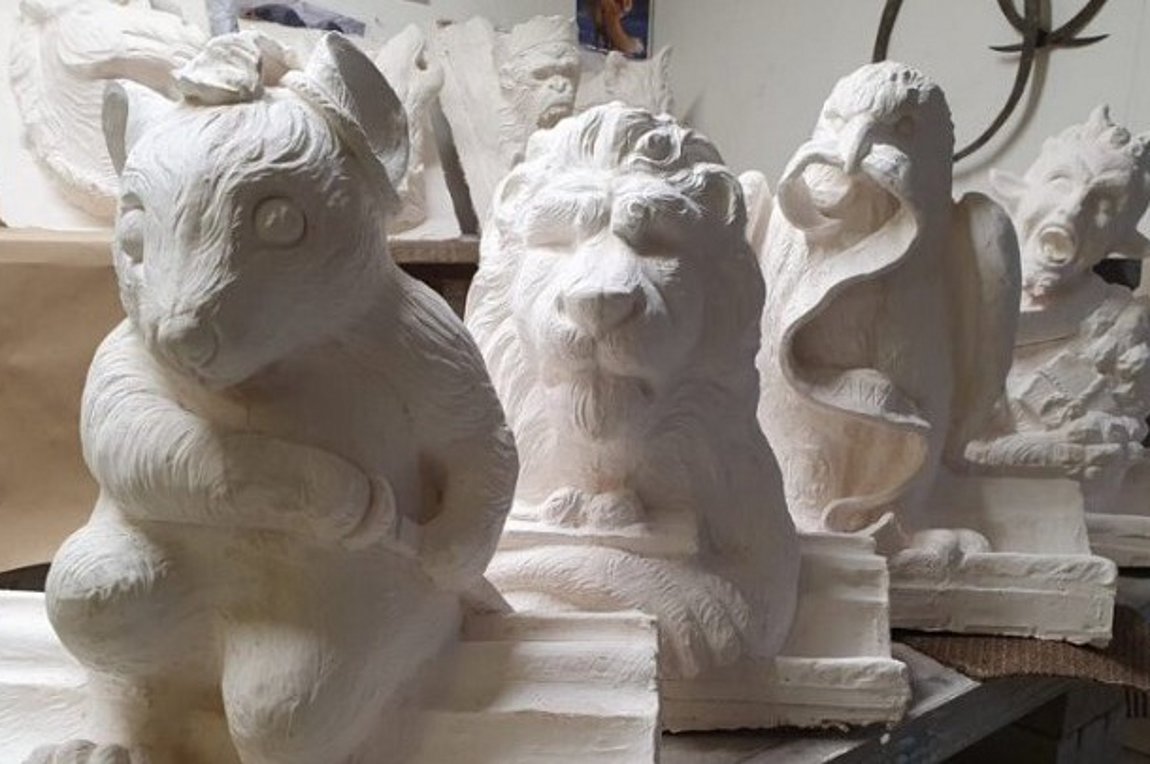 Γλυπτά χαρακτήρων από «Τα Χρονικά της Νάρνια» σε ναό του 12ου αιώνα