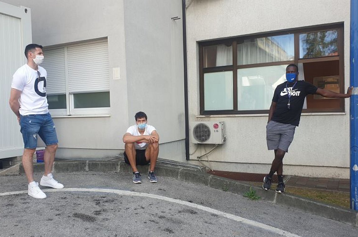 Η Τσιμπόνα μετράει 14 κρούσματα κορωνοϊού