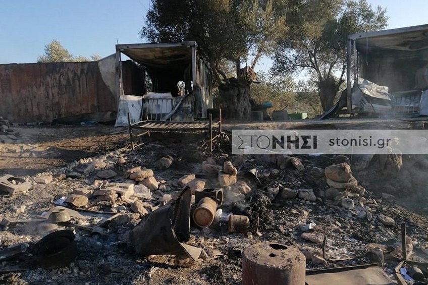 Φωτιά στη Μόρια: Εικόνες καταστροφής στο ΚΥΤ - Στον δρόμο 13.000 μετανάστες