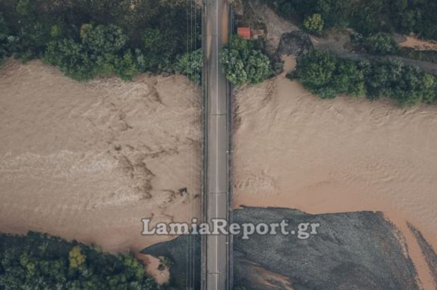 «Ιανός»: Ο πλημμυρισμένος Σπερχειός από ψηλά - ΒΙΝΤΕΟ από drone