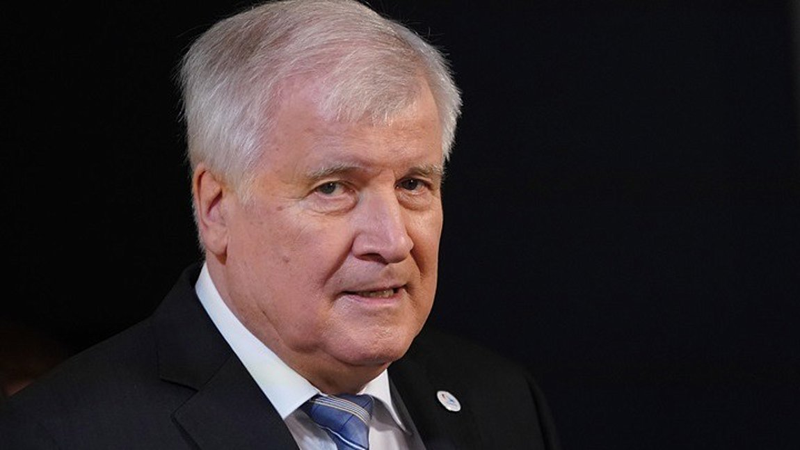 Ζεεχόφερ: «Καλή βάση» για διαβουλεύσεις η πρόταση της Κομισιόν για το άσυλο