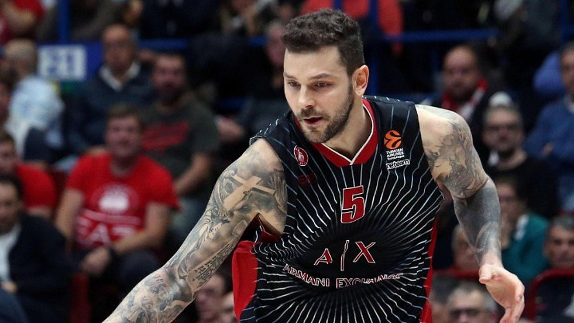 Εκτός για διάστημα ενός μήνα ο Μίτσοφ της Αρμάνι