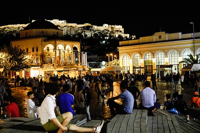 Ερχονται νέα μέτρα μετά τις εικόνες συνωστισμού στις πλατείες σε Αθήνα και Θεσσαλονίκη - ΦΩΤΟ & ΒΙΝΤΕΟ