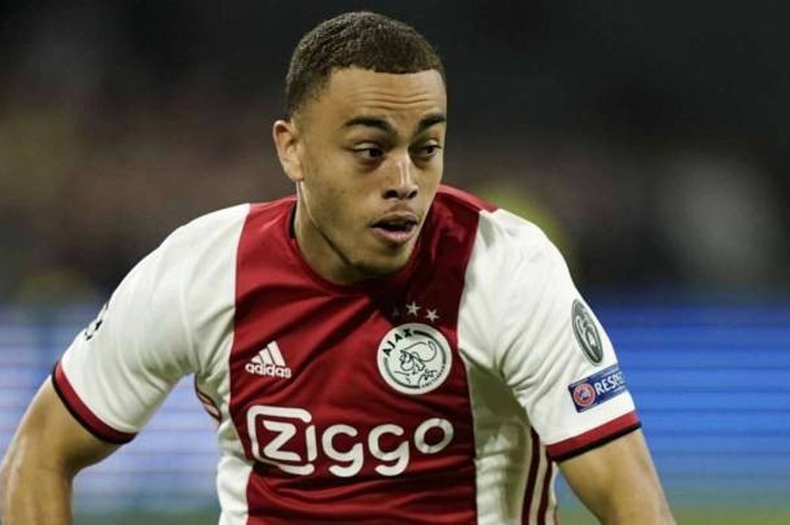 Μπαρτσελόνα: Ανακοινώνει Ντεστ, επιμένει για Ντεπάι