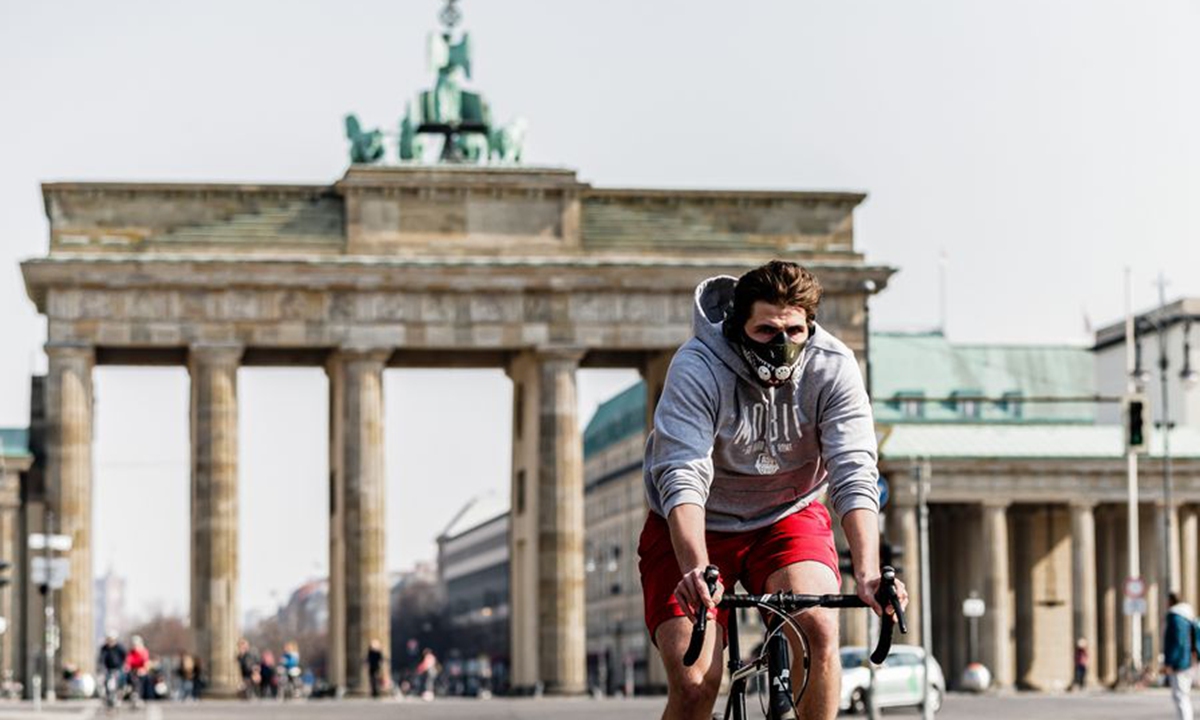Γερμανία: Περιβαλλοντικές οργανώσεις ζητούν οι βουλευτές να χρησιμοποιούν  ποδήλατα και ΜΜΜ για να δώσουν το καλό παράδειγμα | ενότητες, κόσμος |  Real.gr